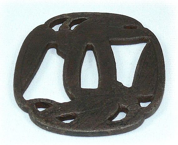 гарда (цуба) японского меча катана с прорезным изображением Двух Стрекоз