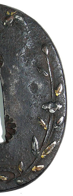 антикварная цуба (гарда) японского ножа танто в технике зоган, деталь