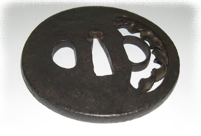 атикварная цуба - гарда японского меча. Железо, ковка, конец эпохи Муромати